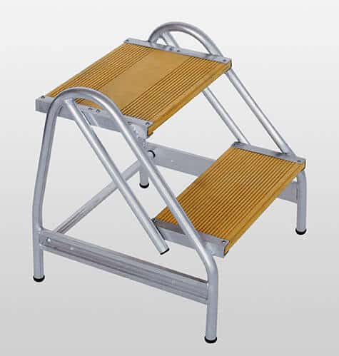 Guenzburger-Steigtechnik-Alu-Arbeitspodest-einseitig-begehbar-Holz