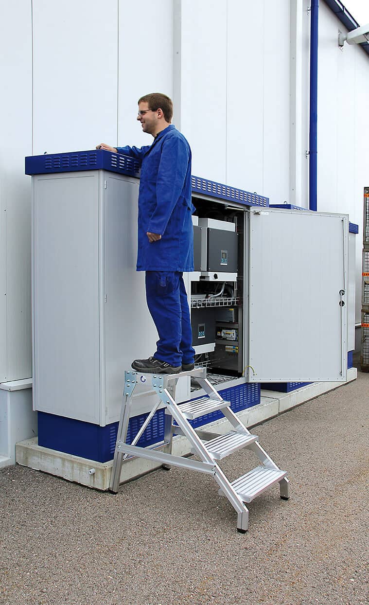 Guenzburger-Steigtechnik-Alu-Montagetritt-starr