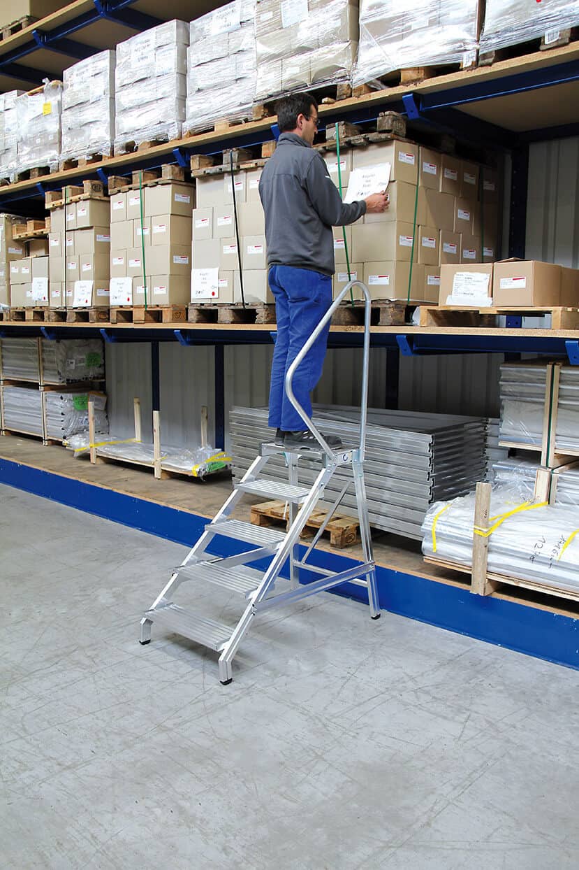 Guenzburger-Steigtechnik-Alu-Montagetritt-starr-mit-Handlauf