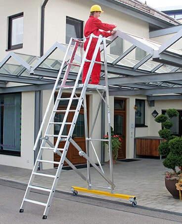 Guenzburger-Steigtechnik-Aluminium-Podestleiter-fahrbar-–-klappbar-1