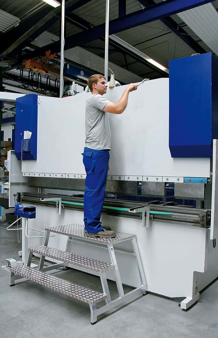 Guenzburger-Steigtechnik-Arbeitspodest-stapelbar-1