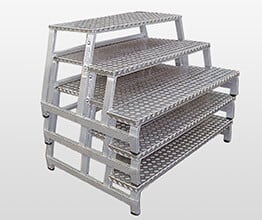 Guenzburger-Steigtechnik-Arbeitspodest-stapelbar2