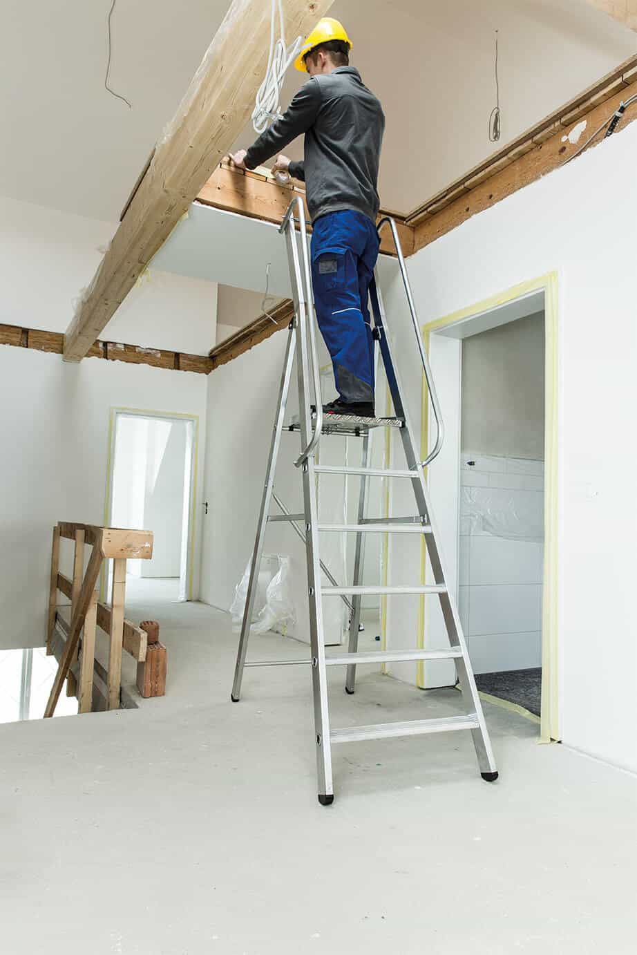 Guenzburger-Steigtechnik-ML-Bauleiter-Alu-Stufen-Stehleiter