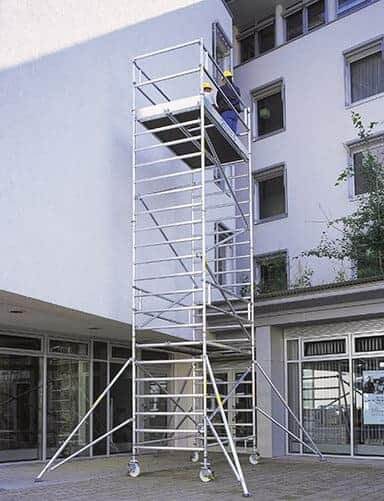 Guenzburger-Steigtechnik-RollGeruest-mit-Auslegern-breit-840m-Anwendung
