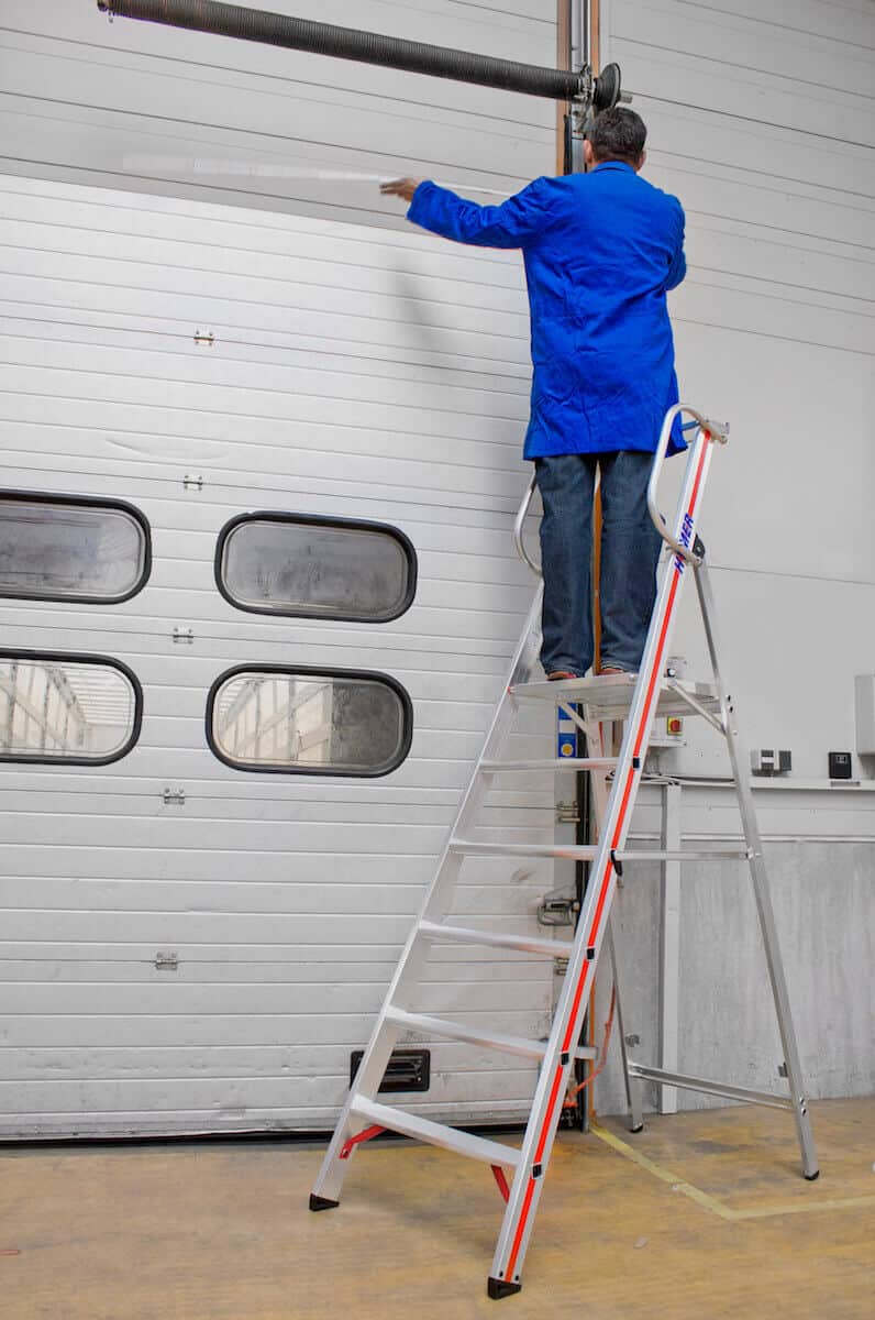 Hymer_8080_Plattformleiter_mit_Handlauf_3-1