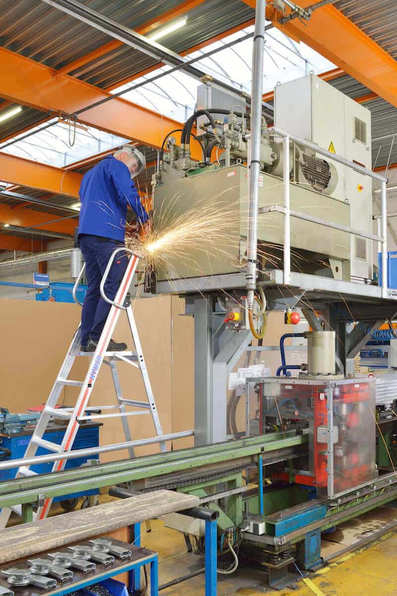 Hymer_8080_Plattformleiter_mit_Handlauf_4-1