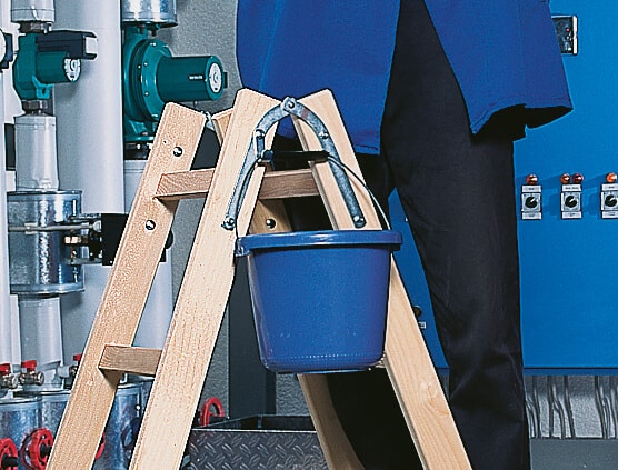 guenzburger-steigtechnik-holz-stehleiter-4