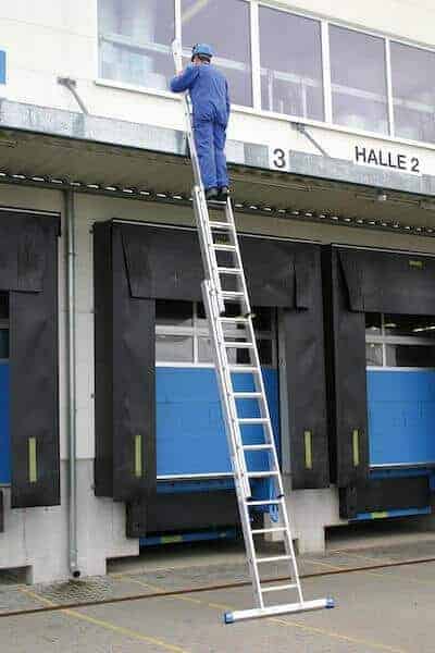 krause_mehrzweckleiter_3_teilig_gebrauch_1-1