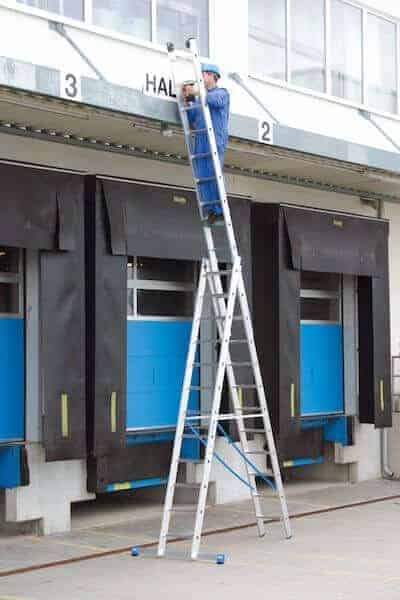 krause_mehrzweckleiter_3_teilig_gebrauch_2-2